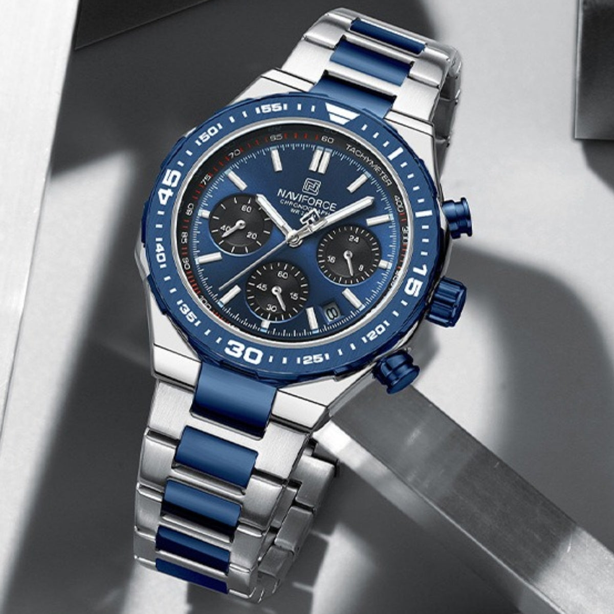NAVIFORCE NF8049, a 42mm quartz chronograph homage watch for men in their 40s and 50s, with a sophisticated look and date display.
