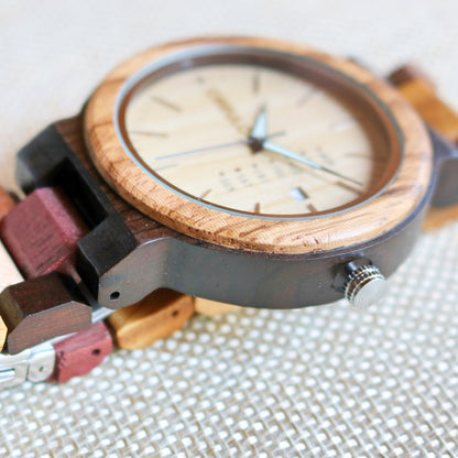 Wooden watch for women in their 20s, 30s, and 40s, featuring a quartz movement, calendar, date display, and day of the week display.